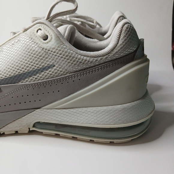 Nike Men's White and Gray Sneakers - Picture 10 of 16